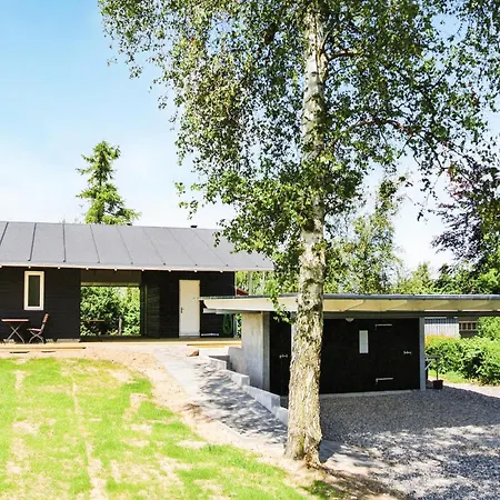 Casa de Férias Awesome Home In Humble With Sauna Nordenbro Vesteregn